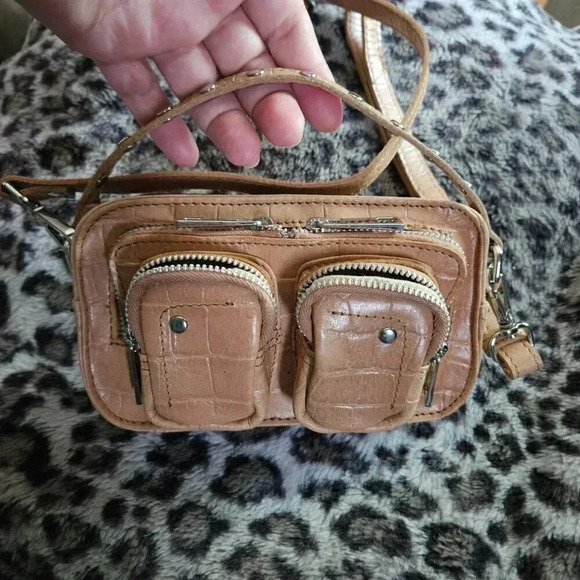 Núnoo | Helena Croc-Embossed  Beige Leather Handbag - Picture 6 of 13